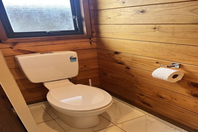 Photo of property in 41 Riversdale Drive, Merrilands, New Plymouth, 4312