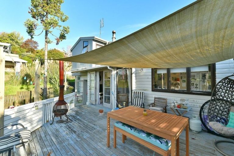 Photo of property in 22 Delshaw Avenue, Stanmore Bay, Whangaparaoa, 0932