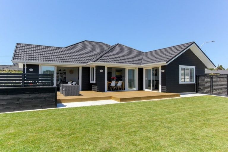 Photo of property in 53 Fernbrook Drive, Hurworth, New Plymouth, 4310