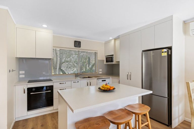 Photo of property in 2 Elwarth Way, Ranui, Auckland, 0612