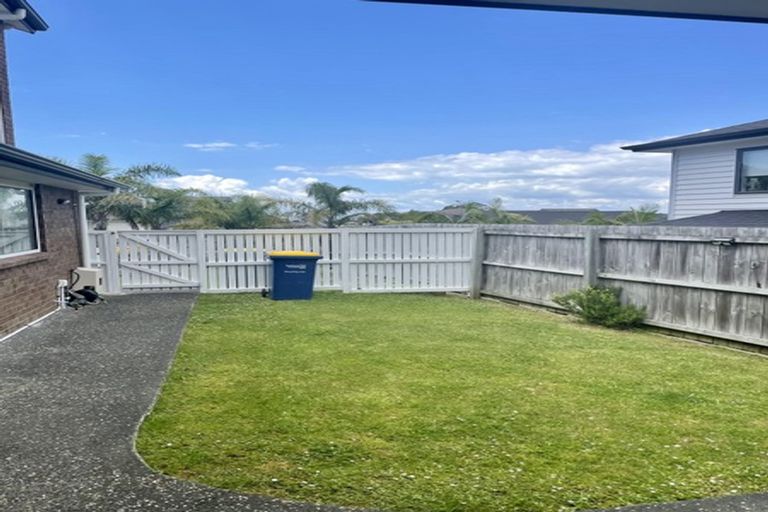 Photo of property in 40 Corricvale Way, Northcross, Auckland, 0630