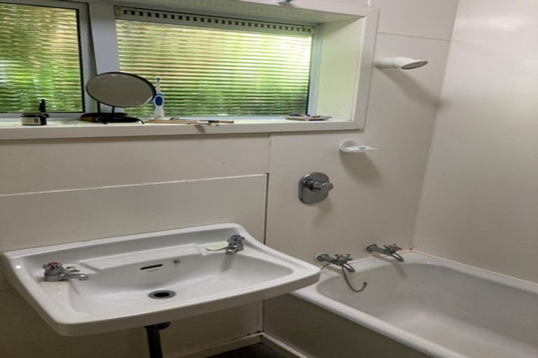 Photo of property in 42 Moana Road, Kelburn, Wellington, 6012