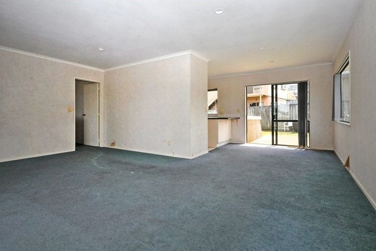 Photo of property in 9 Breenagh Place, Massey, Auckland, 0614