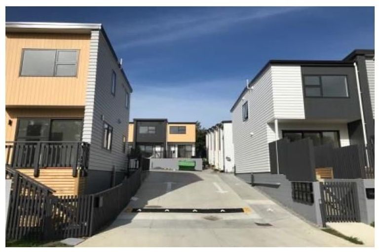 Photo of property in 8/13 Grove Lane, Pakuranga, Auckland, 2010
