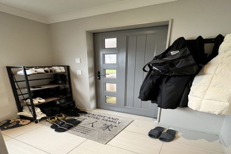 Photo of property in 61 Glanmire Road, Newlands, Wellington, 6037