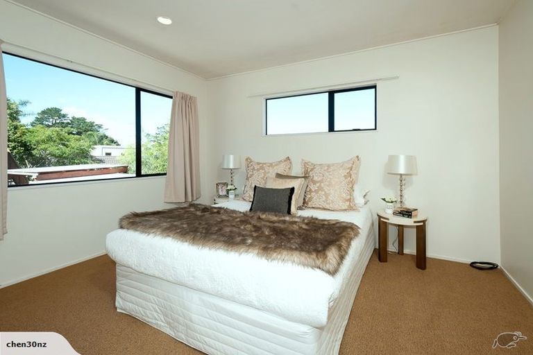 Photo of property in 52 Carlisle Road, Browns Bay, Auckland, 0630