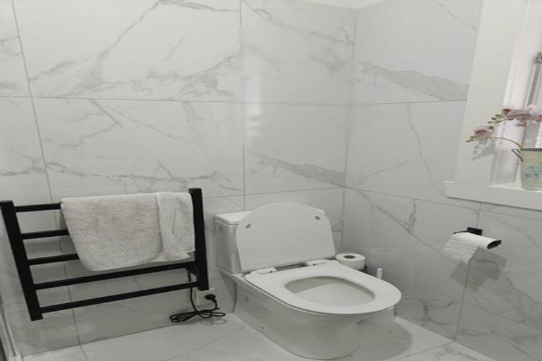 Photo of property in 105 Archibald Road, Kelston, Auckland, 0602