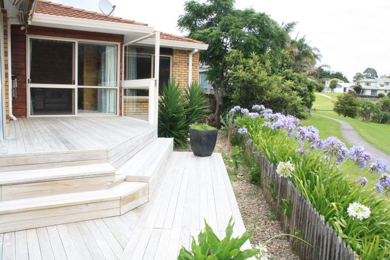 Photo of property in 2/24 Bernie Edwards Place, Botany Downs, Auckland, 2010
