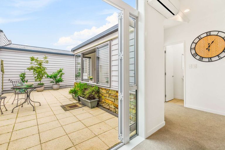 Photo of property in 36 Gunner Drive, Te Atatu Peninsula, Auckland, 0610