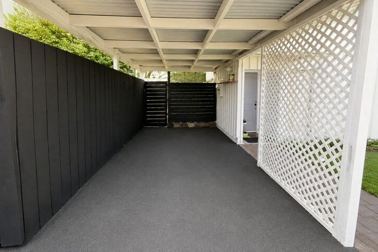Photo of property in 1/15 Roseberry Avenue, Birkenhead, Auckland, 0626