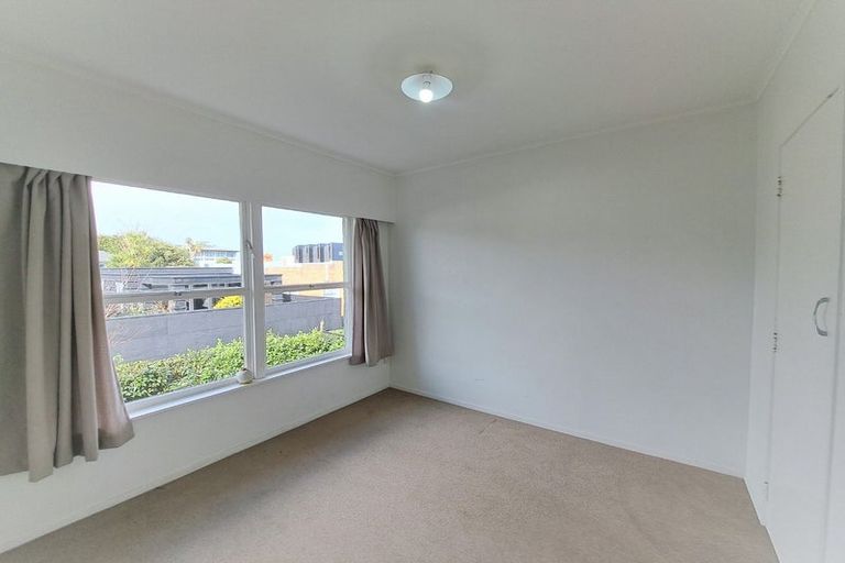 Photo of property in 2/29 Taharoto Road, Takapuna, Auckland, 0622