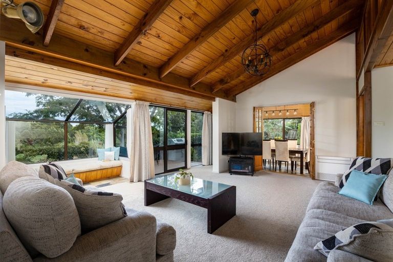 Photo of property in 20 Sequoia Grove, Merrilands, New Plymouth, 4312