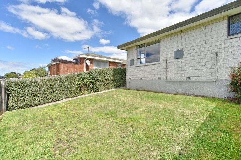 Photo of property in 1/5 James Condon Place, Redwood, Christchurch, 8051