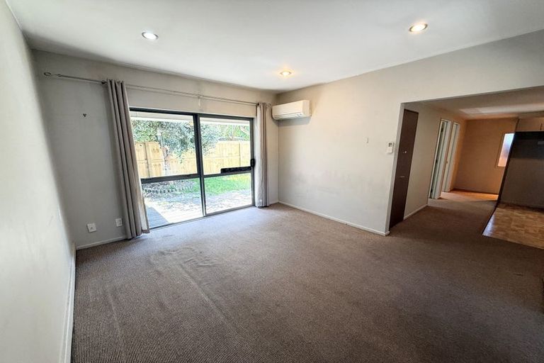 Photo of property in 307 Riccarton Road, Upper Riccarton, Christchurch, 8041