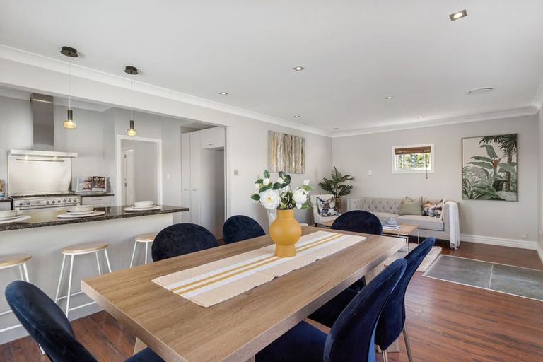 Photo of property in 14 Scarlet Oak Drive, Schnapper Rock, Auckland, 0632