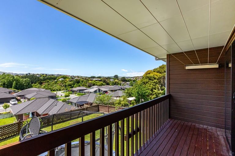 Photo of property in 17 Shackle Lane, Whitby, Porirua, 5024