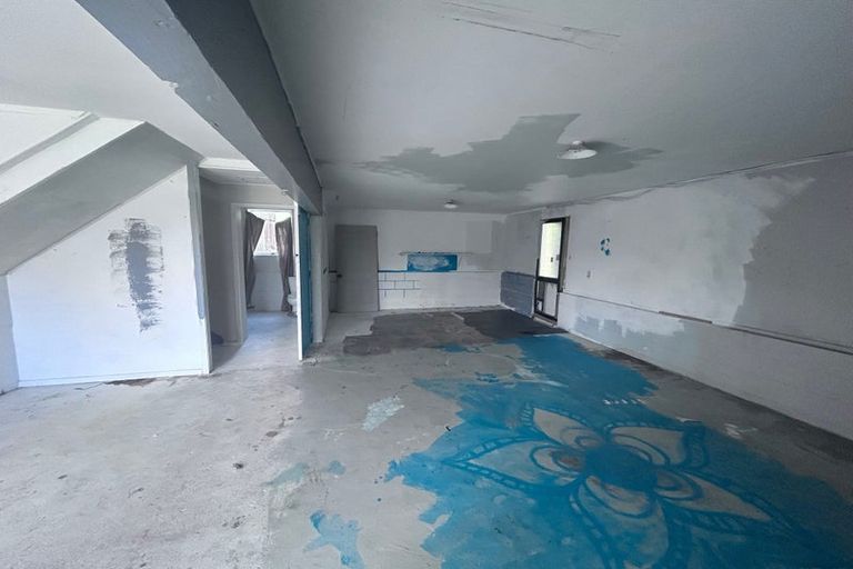 Photo of property in 42 Fitzherbert Avenue, West Harbour, Auckland, 0618