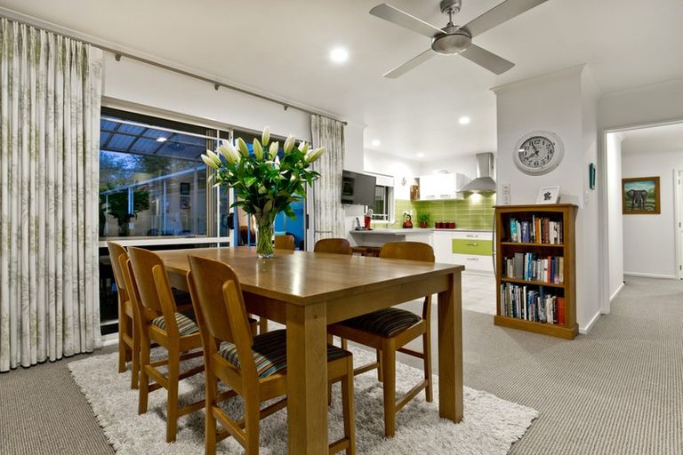 Photo of property in 11 Kimberly Grove, Greenhithe, Auckland, 0632