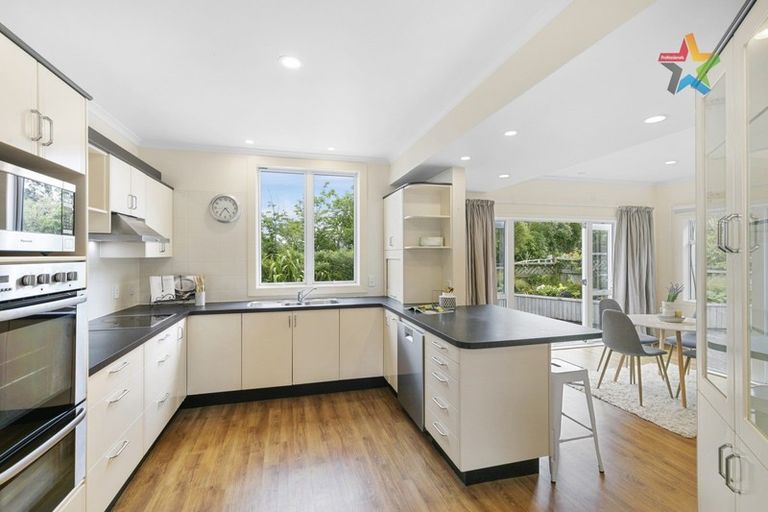 Photo of property in 32a Woodvale Grove, Fairfield, Lower Hutt, 5011