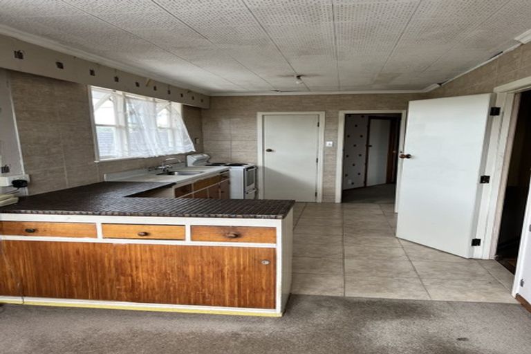 Photo of property in 40 Longburn Road, Henderson, Auckland, 0610