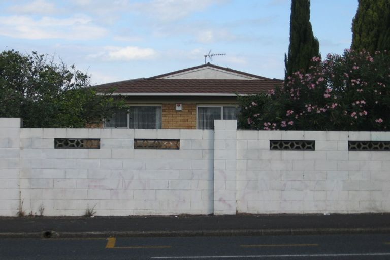 Photo of property in 1/3224 Great North Road, New Lynn, Auckland, 0600