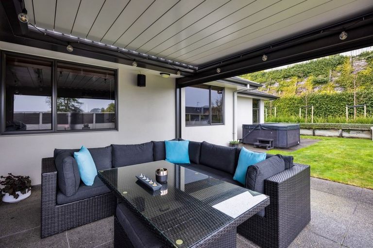 Photo of property in 4 Manukaka Heights, Hurdon, New Plymouth, 4310