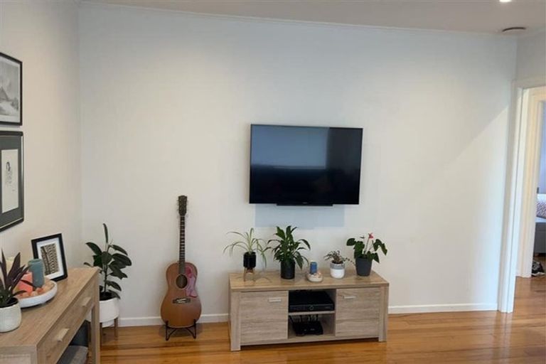 Photo of property in 41 Farquhar Road, Glendene, Auckland, 0602