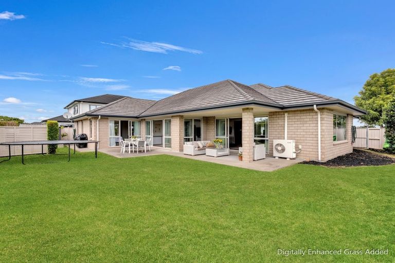 Photo of property in 9 Portofino Point, Karaka, Papakura, 2113