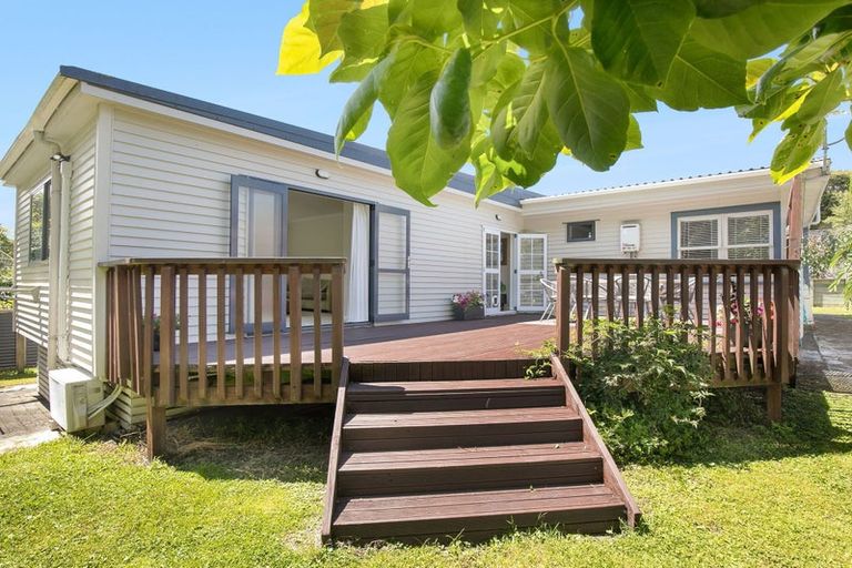 Photo of property in 34 Lincoln Avenue, Tawa, Wellington, 5028