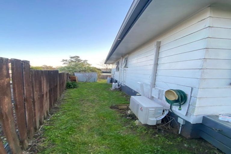 Photo of property in 99 Archmillen Avenue, Pakuranga Heights, Auckland, 2010