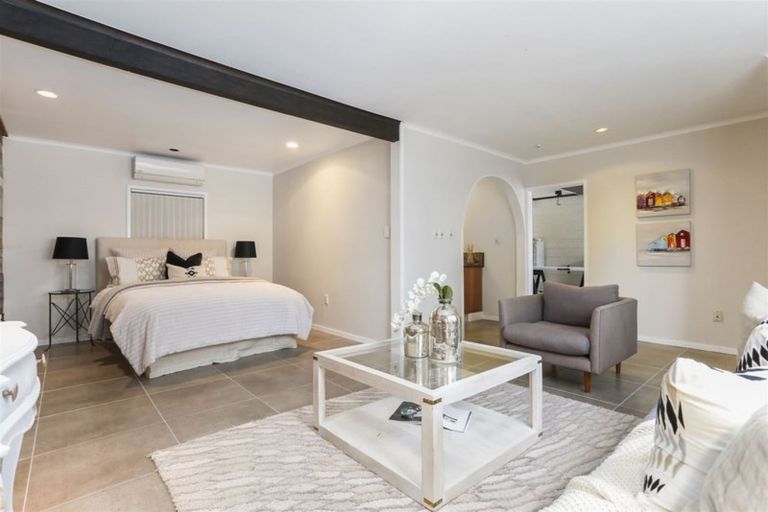 Photo of property in 2/6 Gladys Avenue, Glenfield, Auckland, 0629