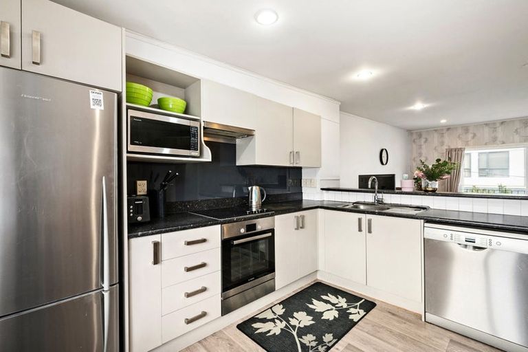 Photo of property in 18/3 Kelvin Grove, Te Aro, Wellington, 6011