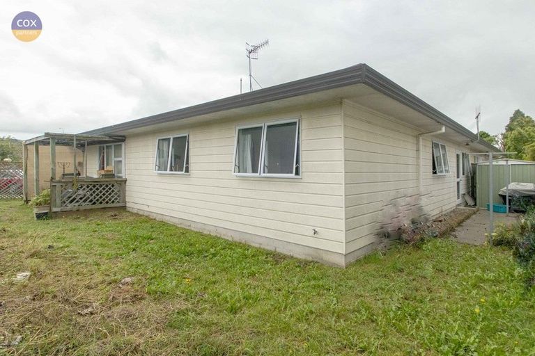 Photo of property in 3/4a Lee Road, Taradale, Napier, 4112