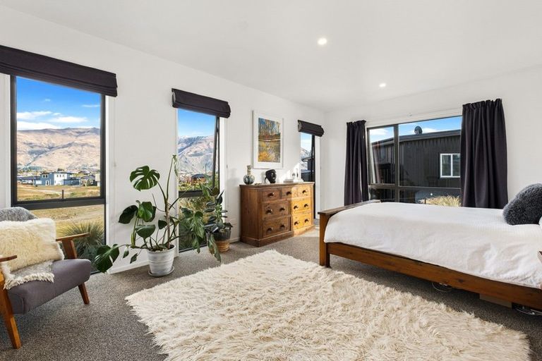 Photo of property in 2 Barclay Place, Wanaka, 9305