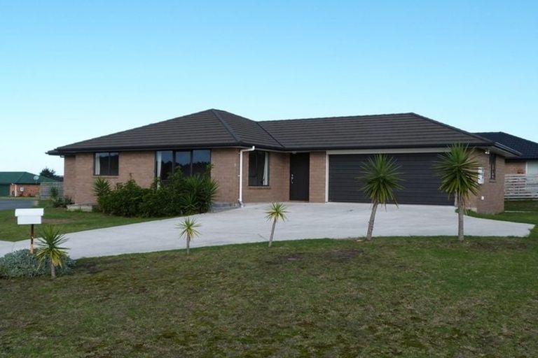 Photo of property in 32 Ocean View Rise, Ruakaka, 0116