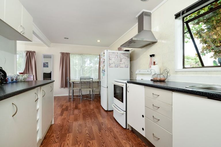 Photo of property in 49 Triangle Road, Massey, Auckland, 0614
