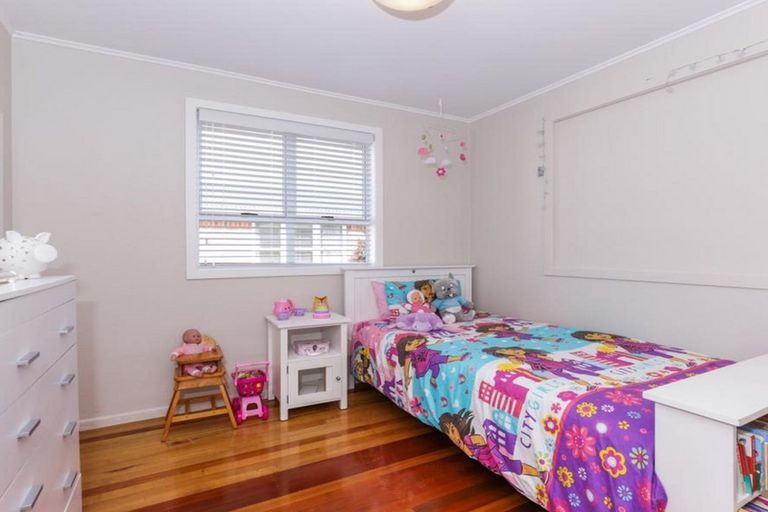 Photo of property in 11 Chorley Avenue, Massey, Auckland, 0614