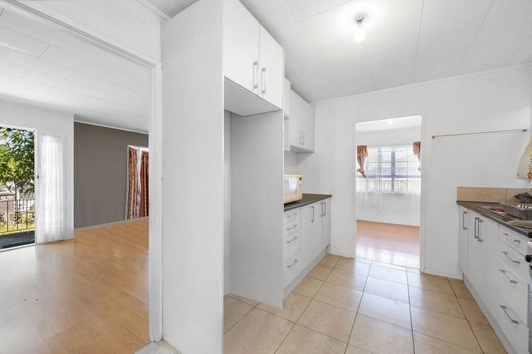 Photo of property in 391 Roscommon Road, Clendon Park, Auckland, 2103