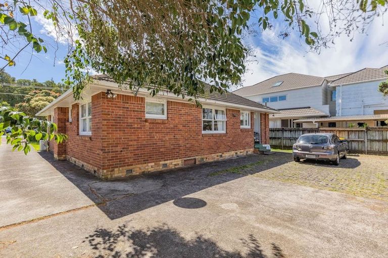 Photo of property in 24 Ocean View Road, Northcote, Auckland, 0627