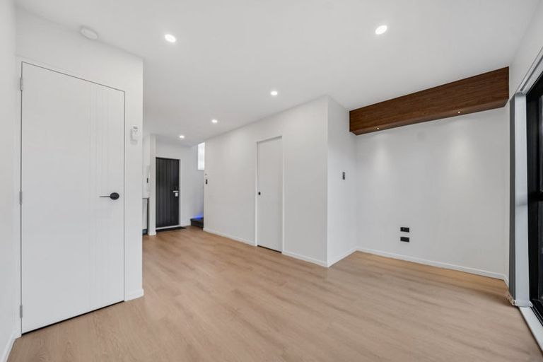 Photo of property in 6/72 Tiraumea Drive, Pakuranga, Auckland, 2010