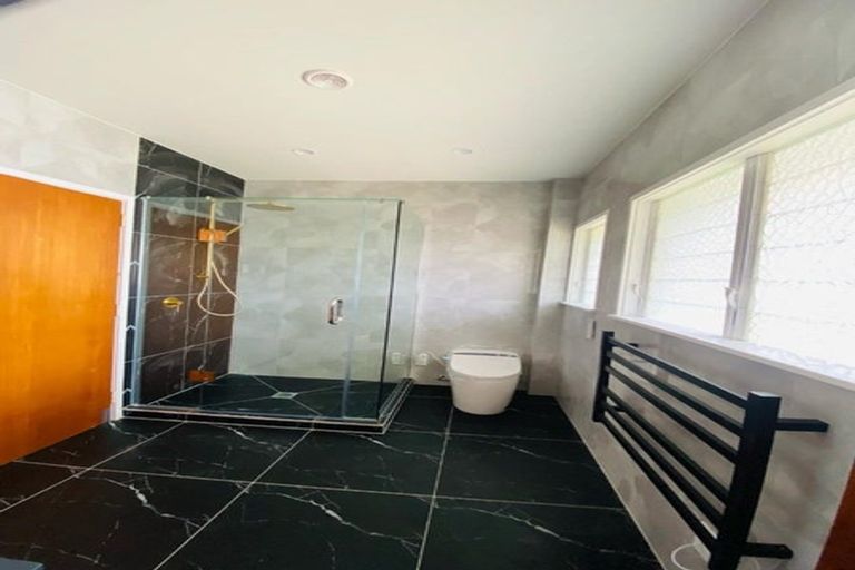 Photo of property in 4287 Great North Road, Glendene, Auckland, 0602