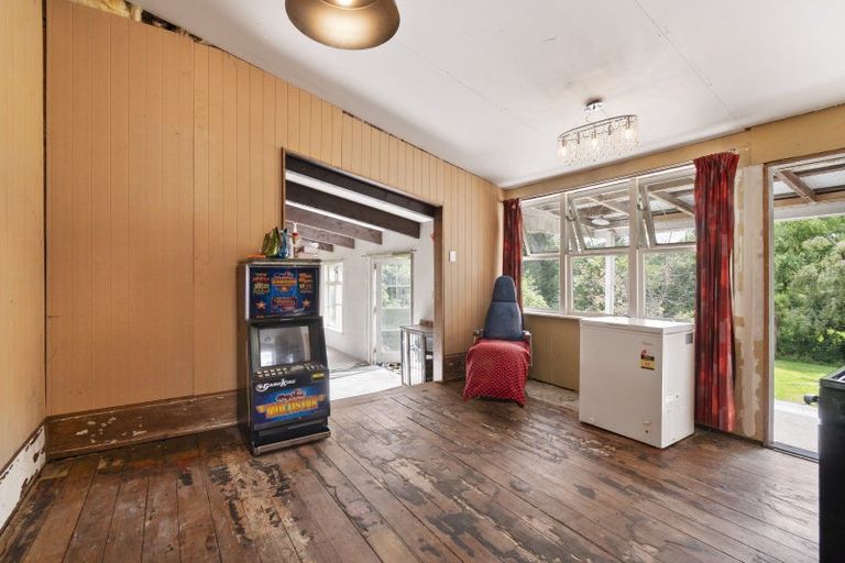 Photo of property in 19 Milne Street, Hunterville, 4730