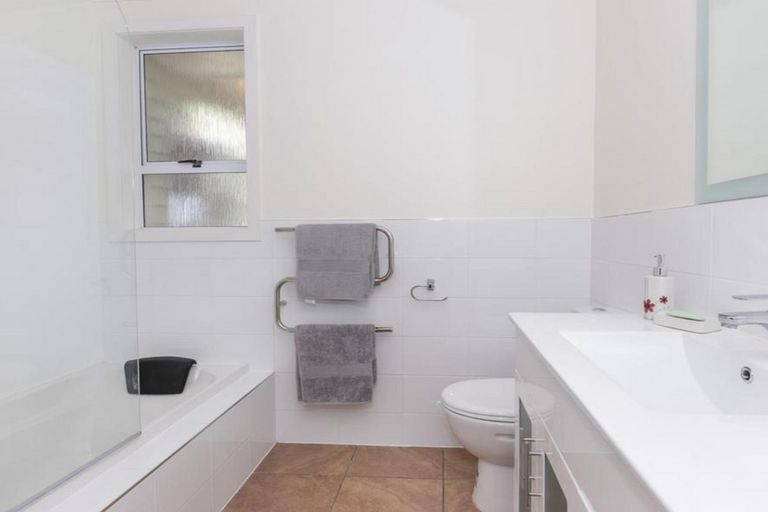 Photo of property in 11 Chorley Avenue, Massey, Auckland, 0614