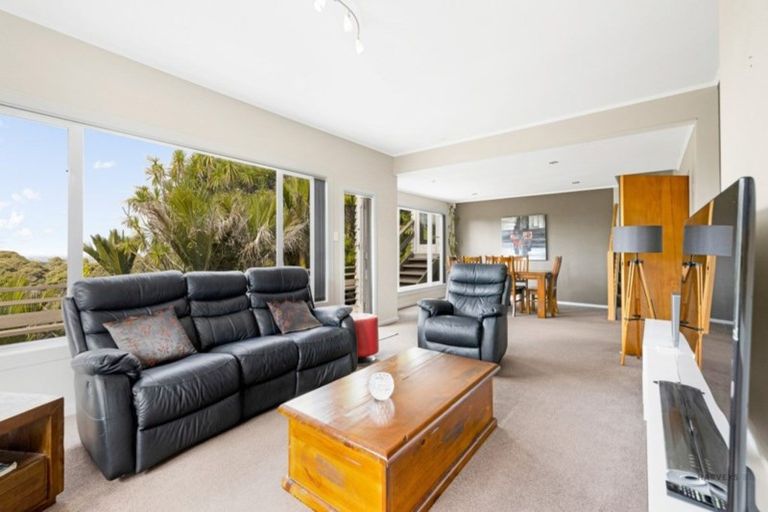 Photo of property in 8 Walker Road, Henderson Valley, Auckland, 0612