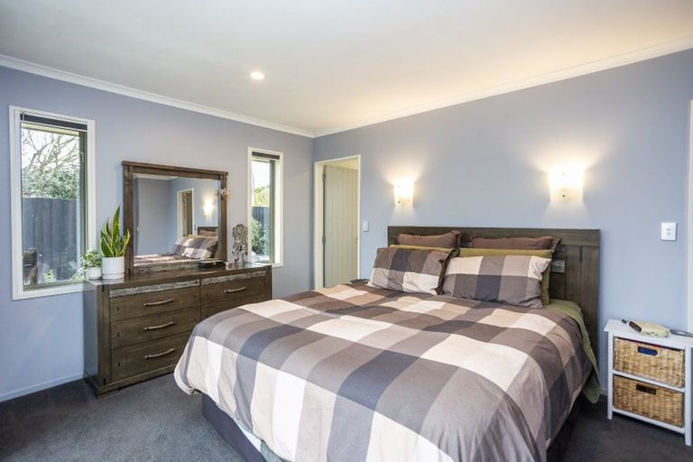 Photo of property in 110 Royal Park Drive, Parklands, Christchurch, 8083