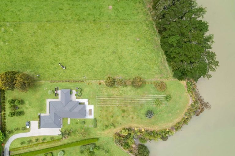 Photo of property in 16 Millbrook Drive, Waiuku, 2683