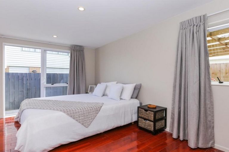 Photo of property in 11 Chorley Avenue, Massey, Auckland, 0614