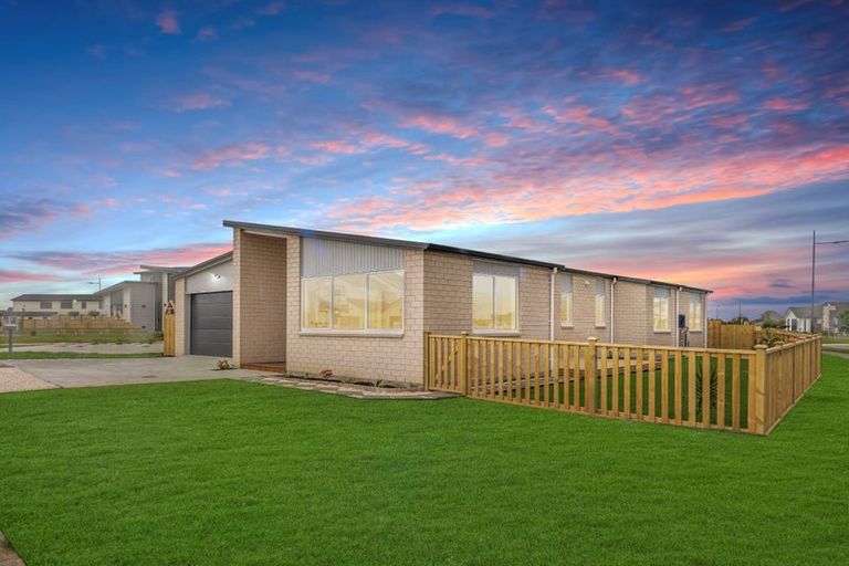 Photo of property in 5 Korowhiti Road, Clarks Beach, 2122