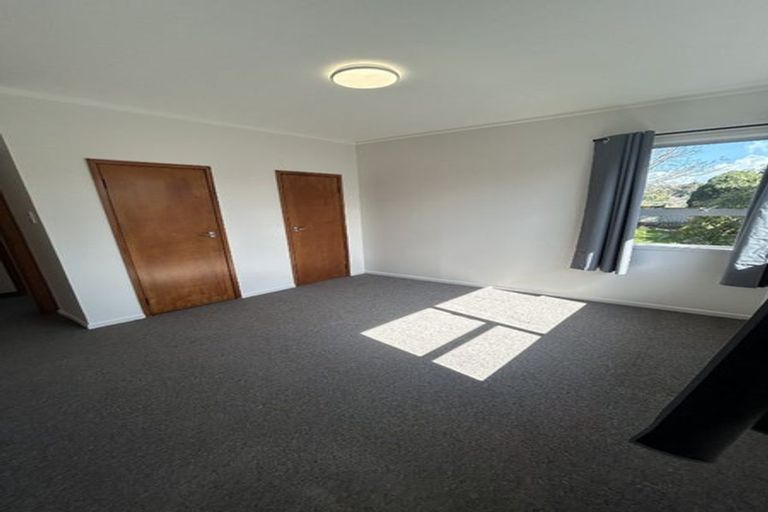 Photo of property in 19 South Lynn Road, Titirangi, Auckland, 0604