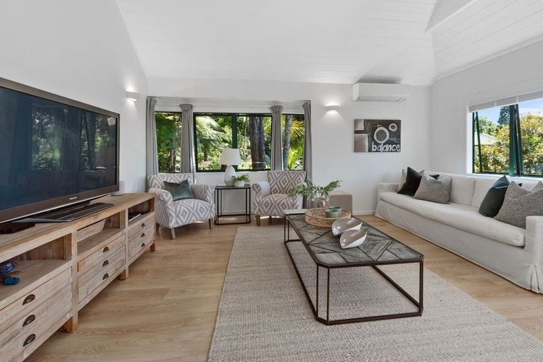 Photo of property in 47 Emlyn Place, Torbay, Auckland, 0630